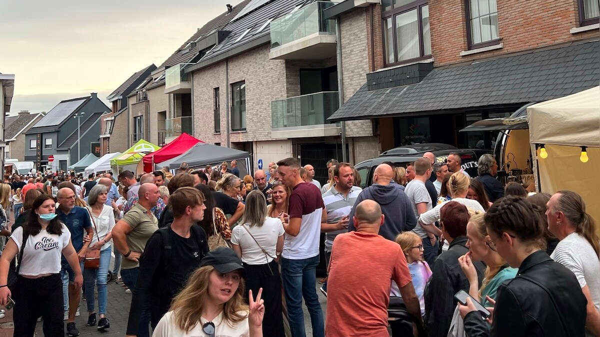 archiefbeeld-avondmarkt-mere-2022